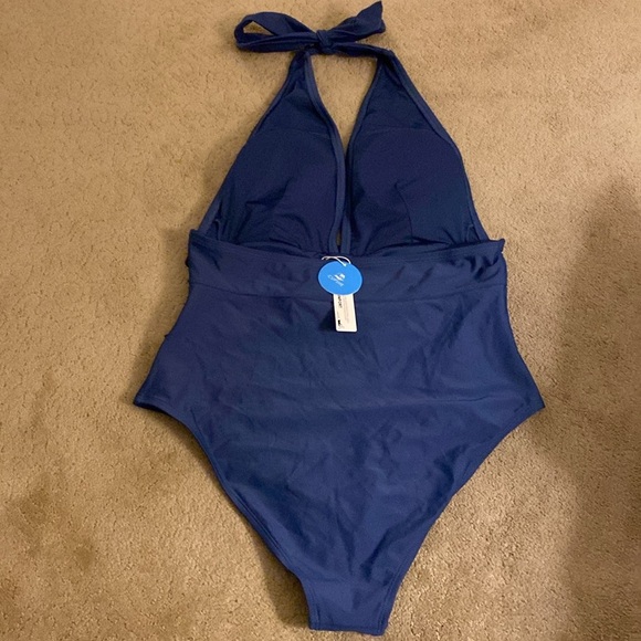 ***NWT*** CUPSHE HALTER RUCHED TUMMY CONTROL ONE PIECE SWIMSUIT - Picture 8 of 12